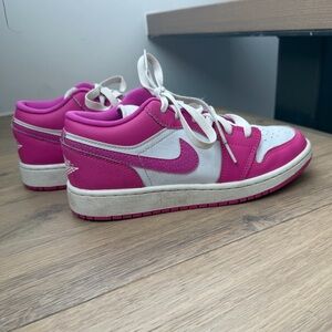 Nike Air Jordan 1 low GS fire pink size 5y.
